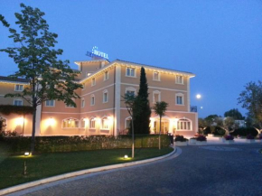  Hotel Villa Michelangelo  Крепость Сант-Анджело